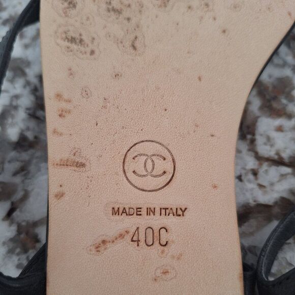 Authentic Chanel Quilted thong CC Black Leather  sandals size 40C - Picture 8 of 12